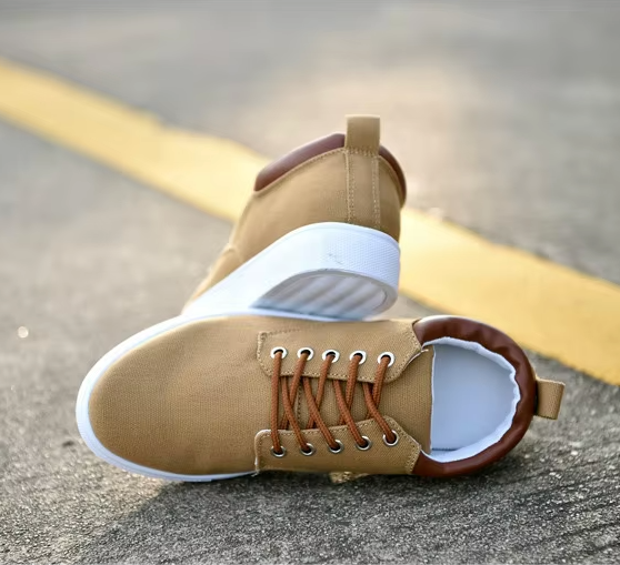 NOMAD CANVAS SNEAKERS